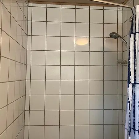 Dom wakacyjny In With Internet, Jacuzzi And Sauna